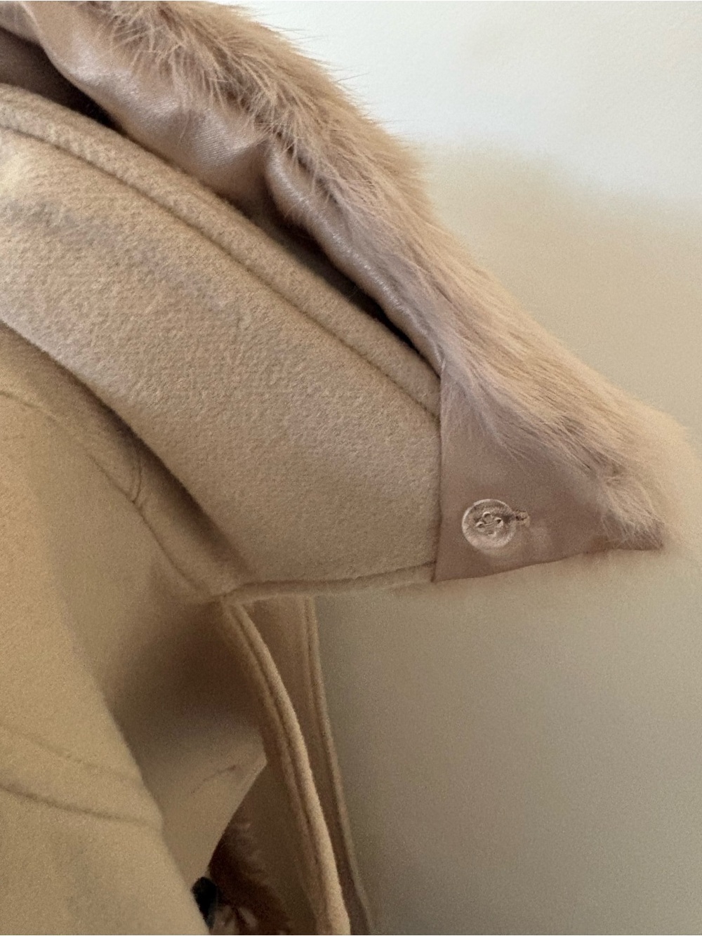 Vintage Bebe Beige Wool Trench Coat w/ 100% Rabbit Fur Collar Size Medium - Picture 9 of 9
